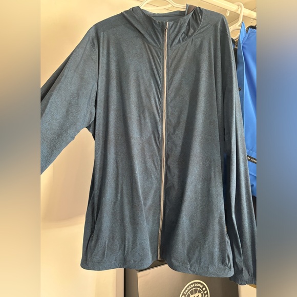 Lululemon Men’s Active Jacket
Pyroclastic Carbon Blue Black - Picture 6 of 8